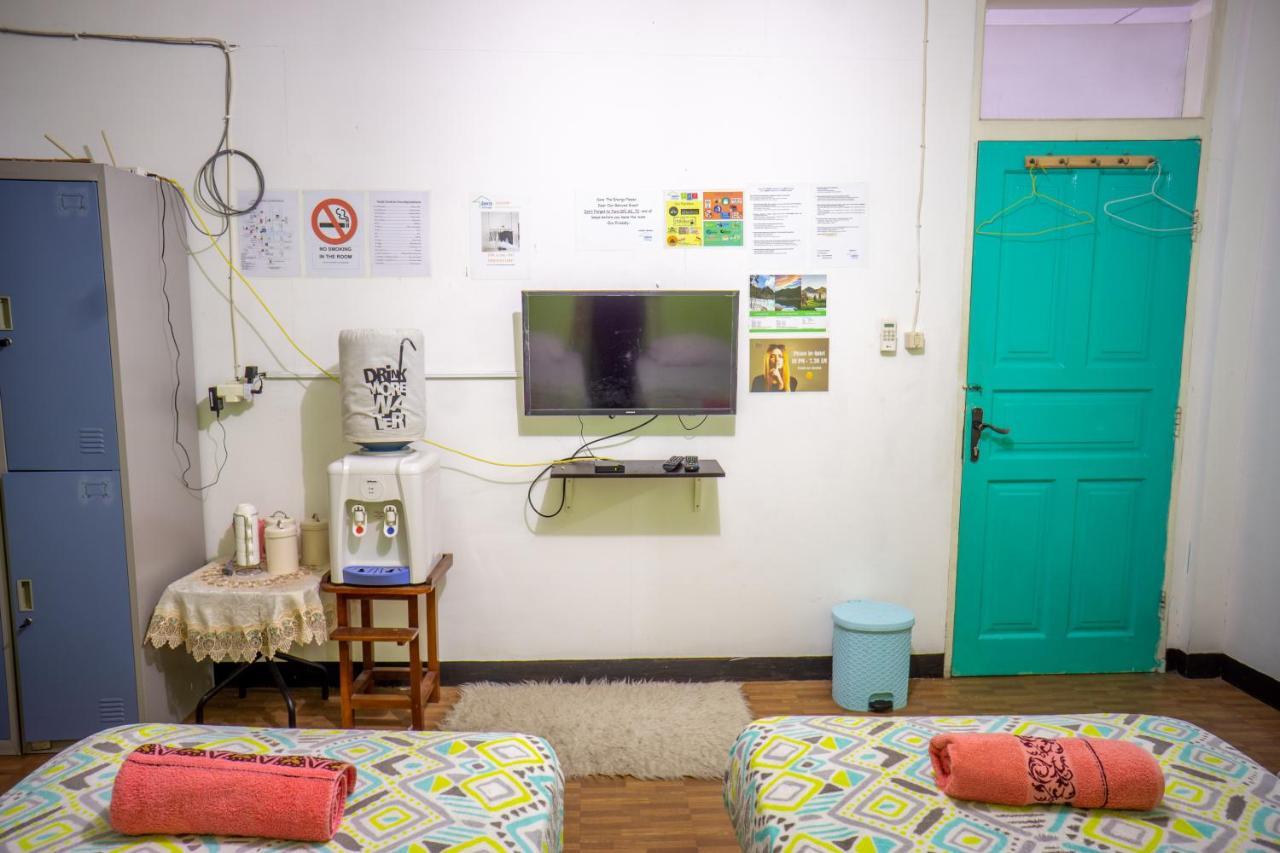 Hostel Zenrra Backpacker Bandung Zewnętrze zdjęcie